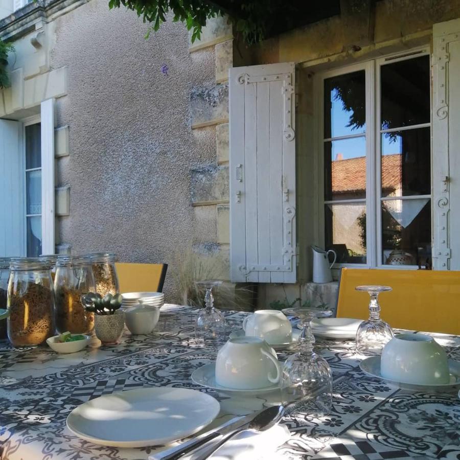 La Jariette Bed & Breakfast Airvault Bagian luar foto