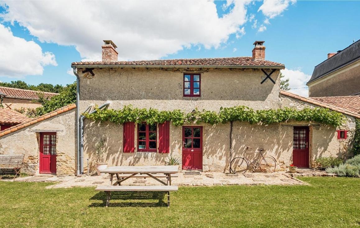 La Jariette Bed & Breakfast Airvault Bagian luar foto