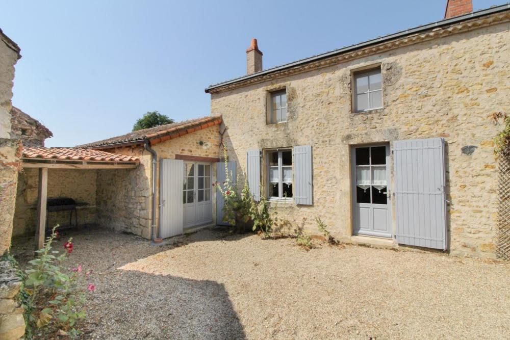 La Jariette Bed & Breakfast Airvault Bagian luar foto