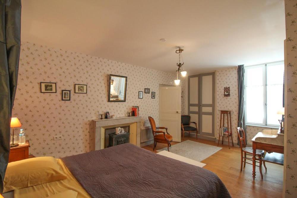 La Jariette Bed & Breakfast Airvault Bagian luar foto