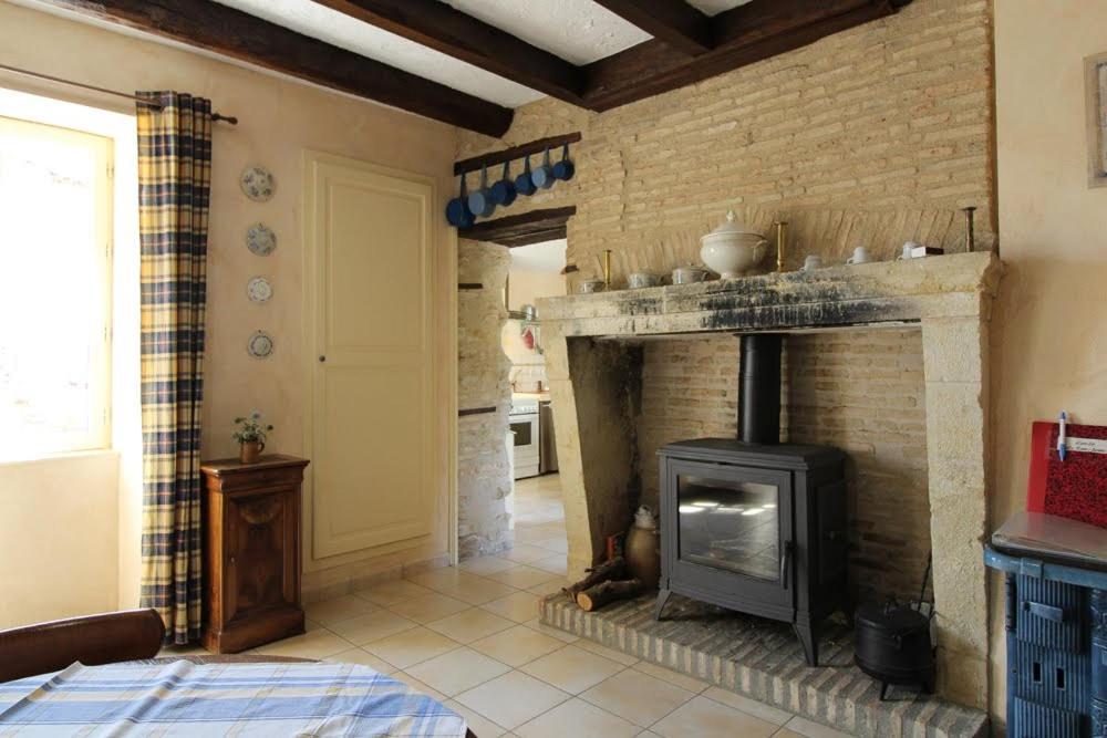 La Jariette Bed & Breakfast Airvault Bagian luar foto